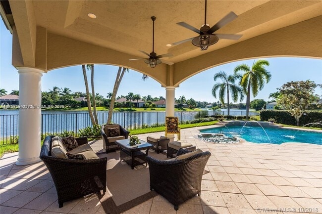 property at 2726 Meadowood Dr