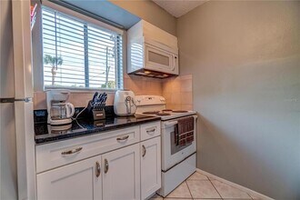 111 Airport Ave W in Venice, FL - Building Photo - Building Photo