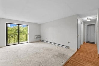 1321 Worcester Rd in Framingham, MA - Building Photo - Building Photo