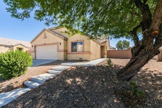 4912 Cinnamon Spice Ct in North Las Vegas, NV - Foto de edificio - Building Photo