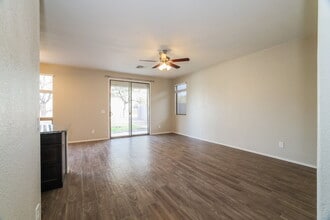 3638 E Flamingo Way, Unit 60-317 in Gilbert, AZ - Building Photo - Building Photo