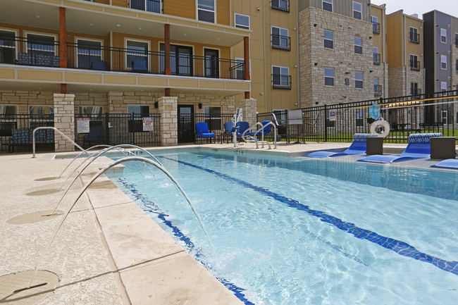 Sansom Pointe Senior in Sansom Park, TX - Foto de edificio - Building Photo