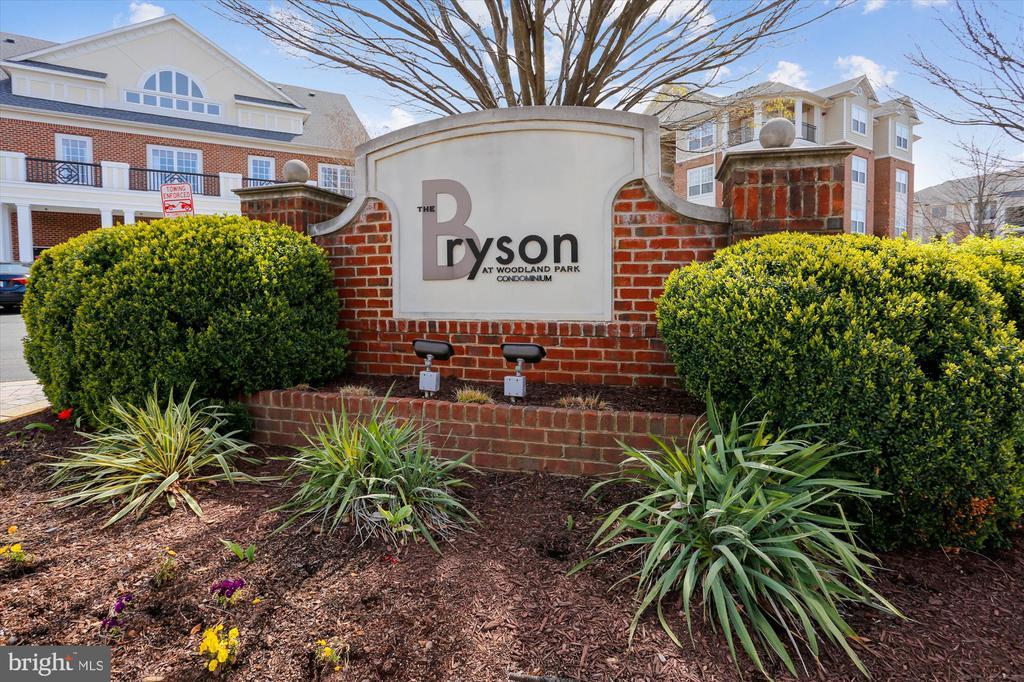 12941 Centre Park Cir in Herndon, VA - Building Photo