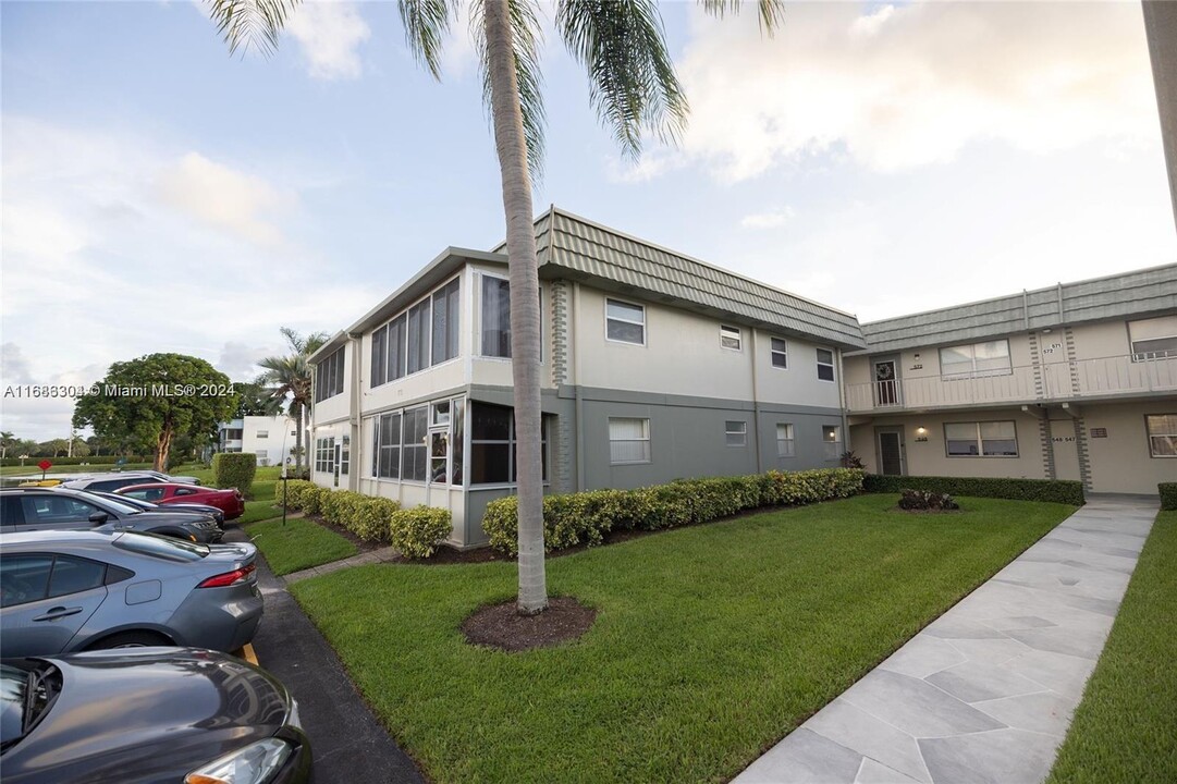 549 Monaco Way in Delray Beach, FL - Foto de edificio