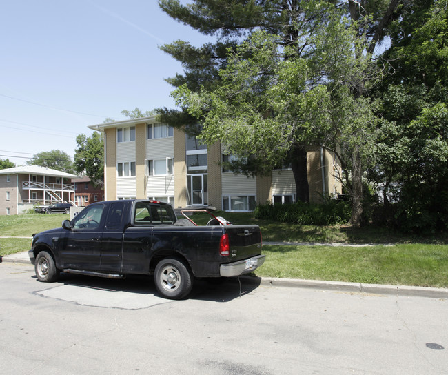 3920 S 46th St in Lincoln, NE - Foto de edificio - Building Photo