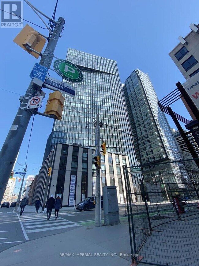 60 Shuter St in Toronto, ON - Building Photo - Building Photo