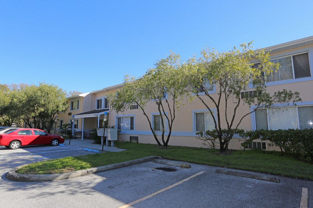 Forest Lane Apartments in Pinellas Park, FL - Building Photo