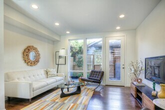 256 E Roanoke St in Seattle, WA - Building Photo - Building Photo
