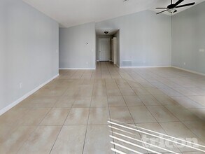 266 Iowa Woods Cir W in Orlando, FL - Foto de edificio - Building Photo