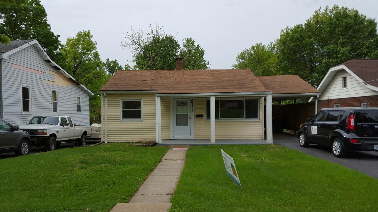 8630 Forest Ave in Charlack, MO - Building Photo