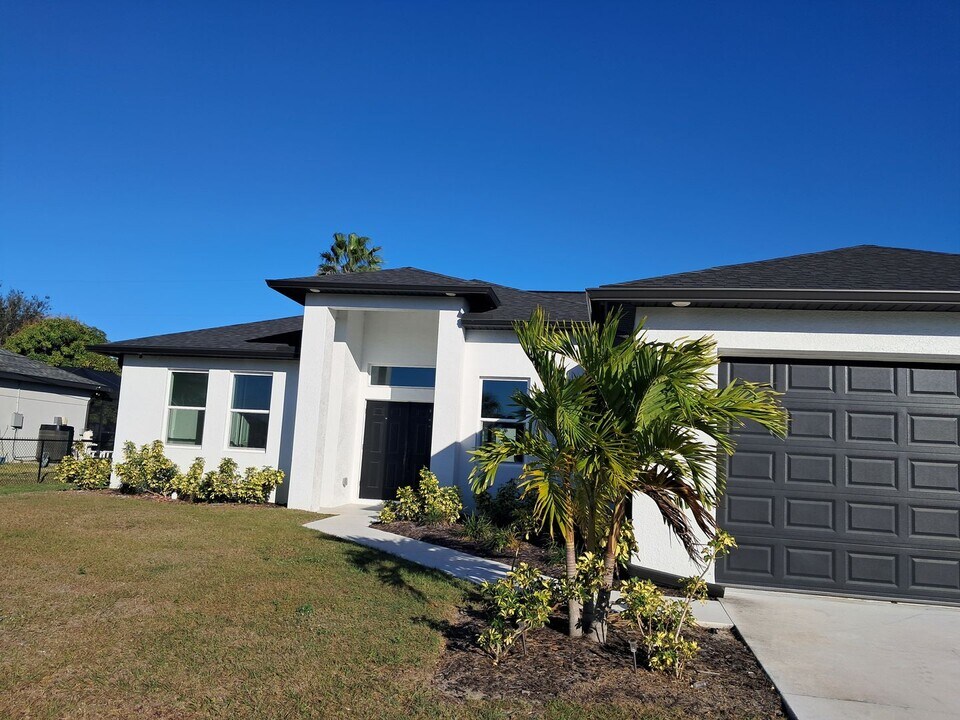 181 NW 6th Pl in Cape Coral, FL - Building Photo