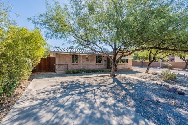 102 N Ave Carolina in Tucson, AZ - Foto de edificio - Building Photo