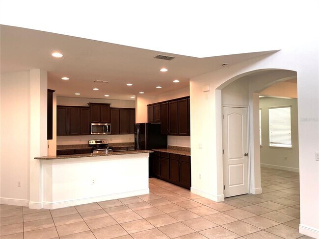 7952 Hampton Lake Dr in Tampa, FL - Building Photo - Building Photo