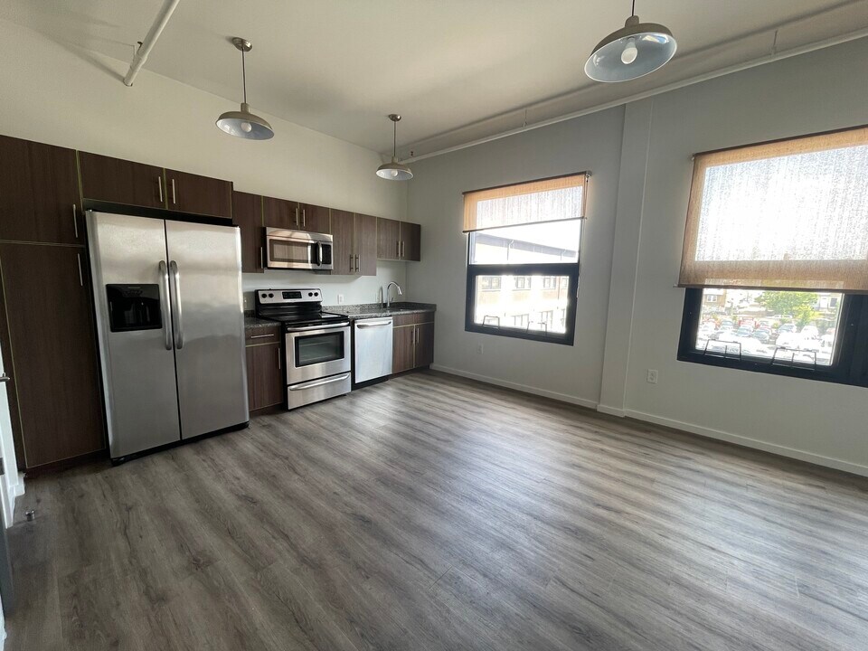 4800 Brown St in Philadelphia, PA - Building Photo
