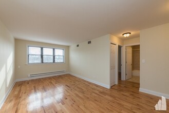 552 W Arlington Pl, Unit 307 in Chicago, IL - Foto de edificio - Building Photo