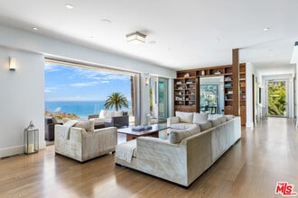 200 Arno Way in Los Angeles, CA - Building Photo - Building Photo