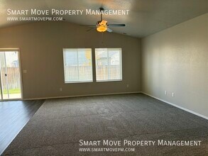 3440 N W 12th Ave in Meridian, ID - Foto de edificio - Building Photo