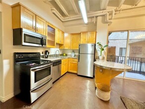 312 W 5th St, Unit 406 in Los Angeles, CA - Building Photo - Building Photo