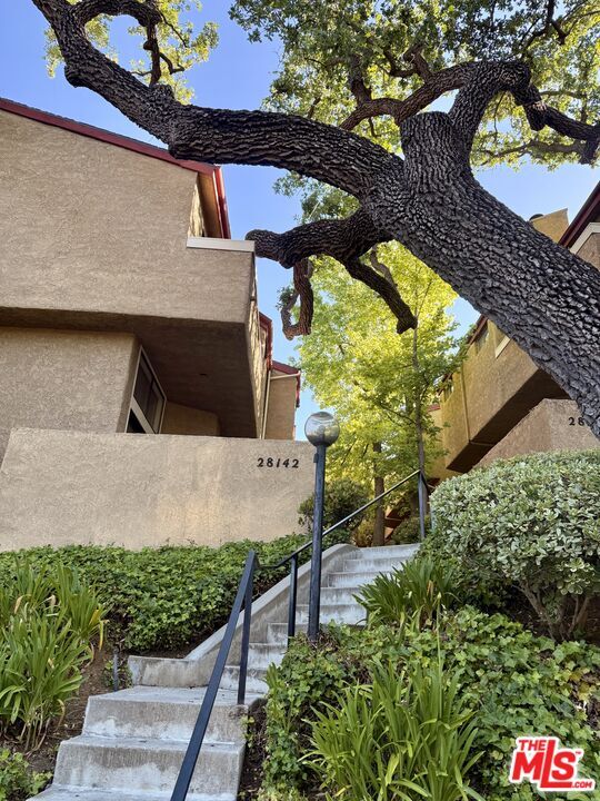 28142 W Driver Ave in Agoura Hills, CA - Building Photo - Building Photo