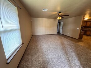 2716 Valley View Dr in Chickasha, OK - Building Photo - Building Photo