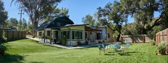 31660 Pitsch Canyon Rd in Malibu, CA - Building Photo