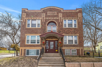 1001 Lowry Ave N in Minneapolis, MN - Building Photo - Primary Photo