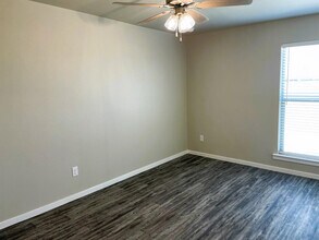 1915 Langford Ave in Lubbock, TX - Foto de edificio - Building Photo