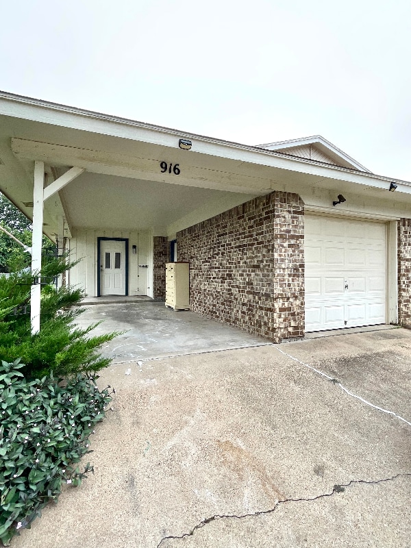 916 Terry Trail, Unit 916 in Weatherford, TX - Foto de edificio - Building Photo