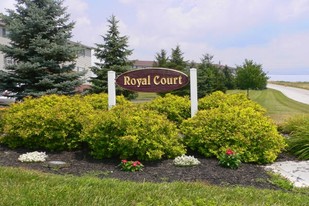 Royal Court at Waterford Apartments