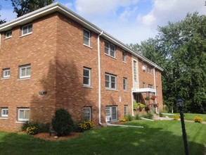 Rose Park Apartments in Roseville, MN - Building Photo - Building Photo