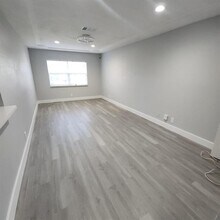 308 SW 76th Terrace in North Lauderdale, FL - Building Photo - Building Photo