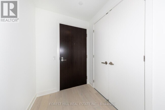 11-3711 Yorkville Ave in Toronto, ON - Building Photo - Building Photo