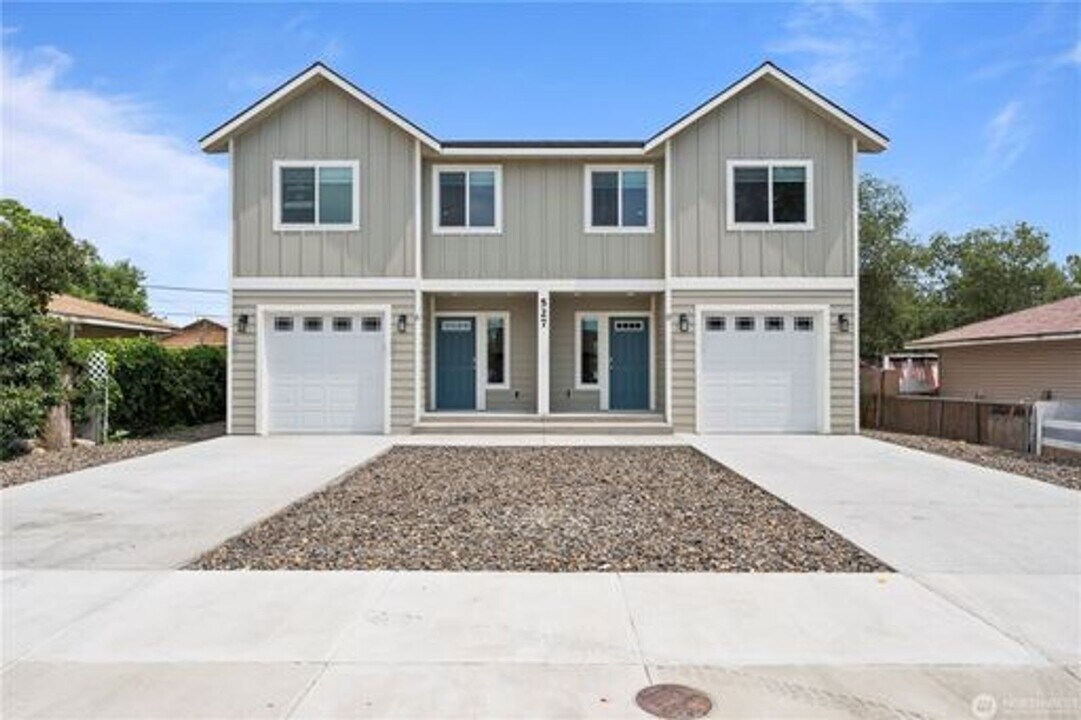 527 Canterbury Ln in Moses Lake, WA - Building Photo