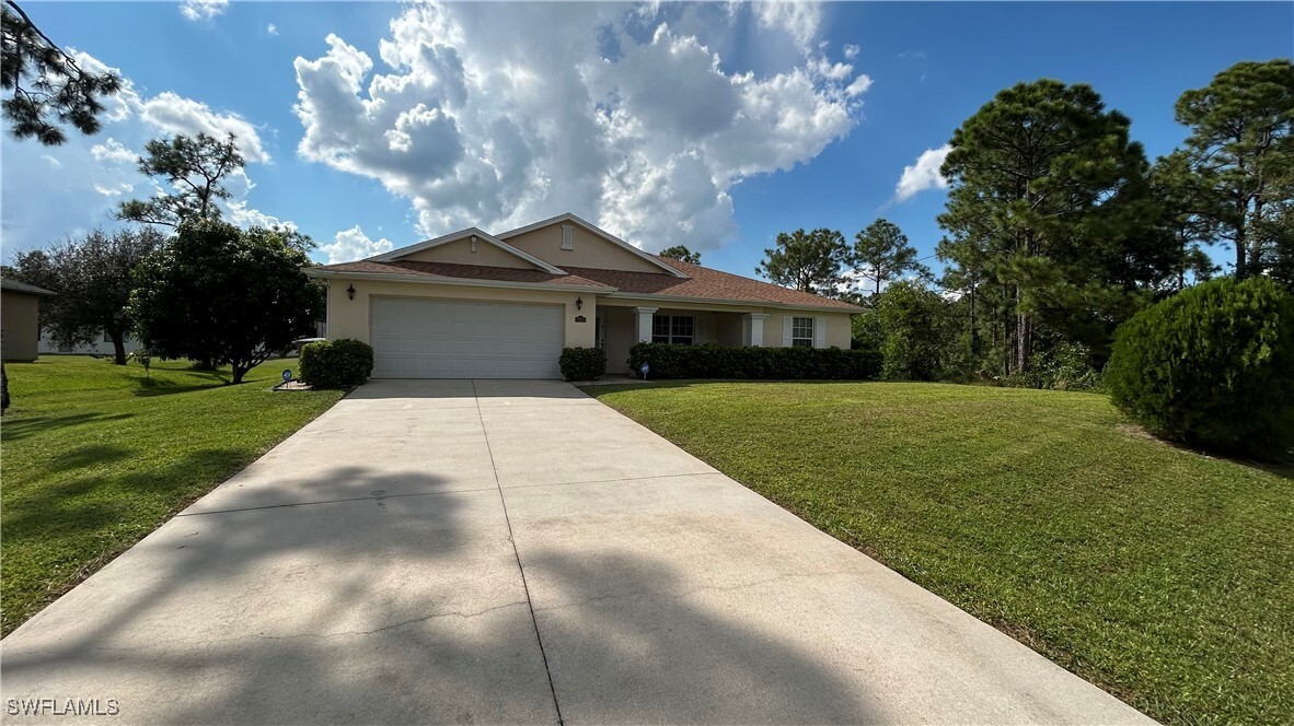 1911 Sunniland Blvd in Lehigh Acres, FL - Building Photo