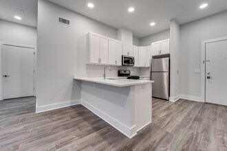 660 Grand St in Jersey City, NJ - Building Photo - Building Photo