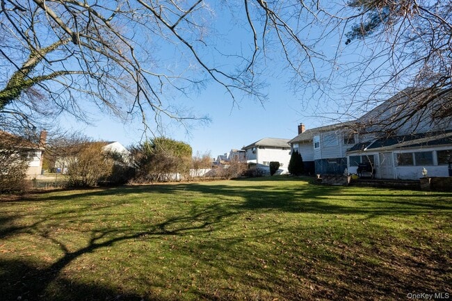 21 Norton Dr in Roosevelt, NY - Building Photo - Building Photo