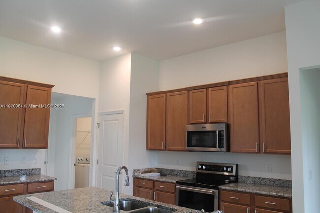 5838 NW Coosa Dr in Port St. Lucie, FL - Building Photo - Building Photo