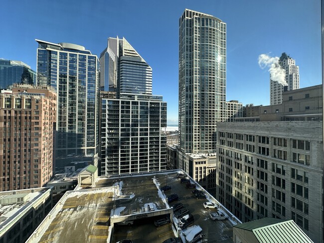 8 E Randolph St in Chicago, IL - Building Photo - Building Photo