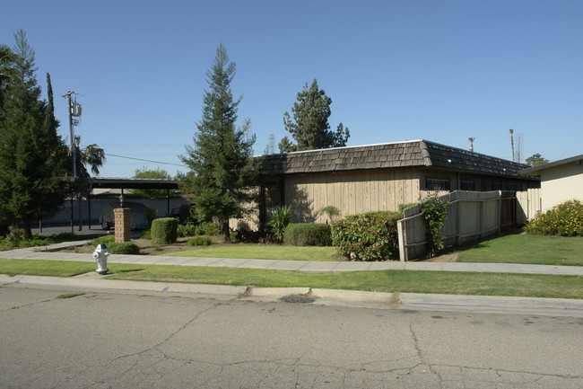 391 N Manila Ave in Fresno, CA - Foto de edificio - Building Photo