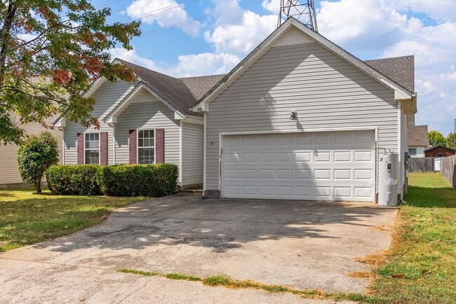 992 Cindy Jo Ct in Clarksville, TN - Building Photo - Building Photo