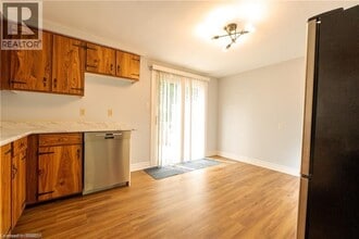 327 Cole Rd in Guelph, ON - Building Photo - Building Photo