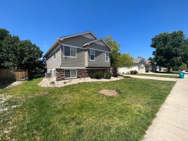 2033 Falcon Hill Rd in Fort Collins, CO - Building Photo - Building Photo