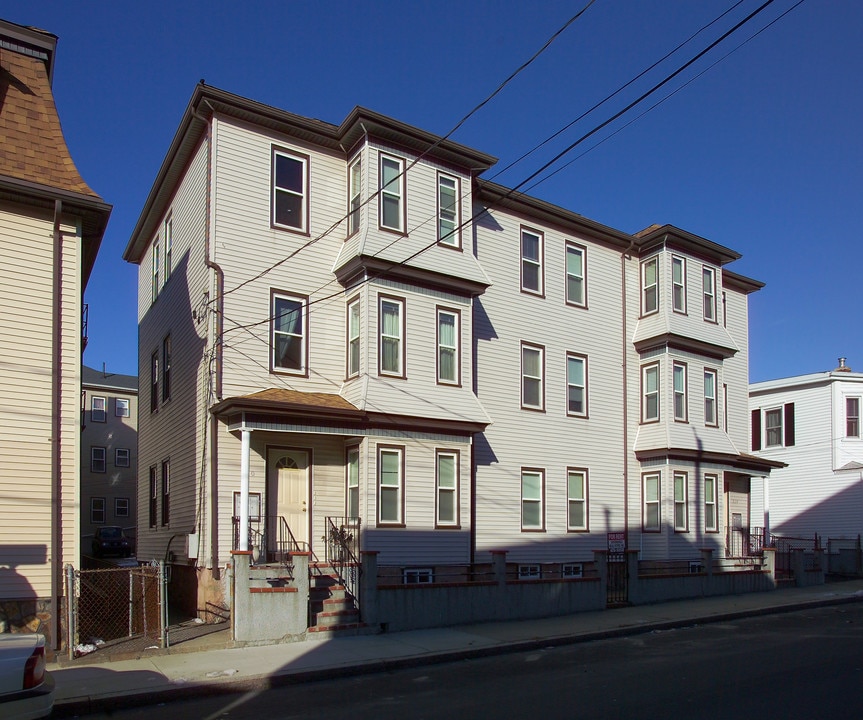 210-220 Davis St in Fall River, MA - Building Photo