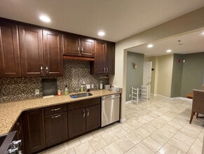 240 Devonshire St, Unit 3 in Boston, MA - Foto de edificio - Building Photo