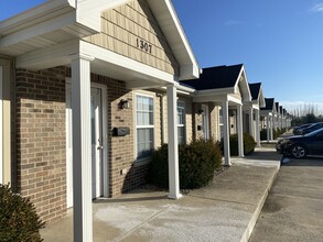 Arthur Ave Apartments in Charleston, IL - Building Photo - Building Photo