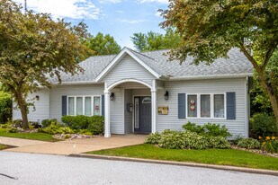 Regency Apartments in Bettendorf, IA - Building Photo