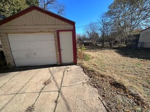 2020 Greenwood in Wichita, KS - Building Photo - Building Photo