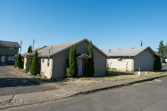 265 Wilkes St in Banks, OR - Foto de edificio - Building Photo