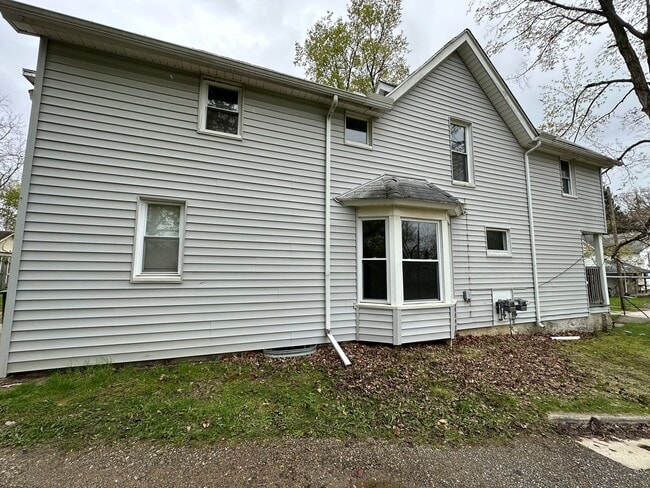 937 S Jackson St in Jackson, MI - Building Photo - Building Photo