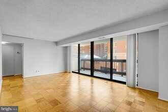 3800 Fairfax Dr, Unit 107 in Arlington, VA - Building Photo - Building Photo